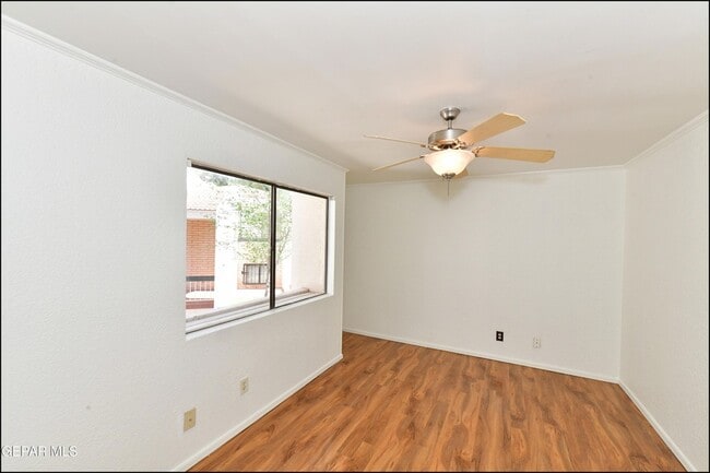 Building Photo - 5852 Mira Serena Dr