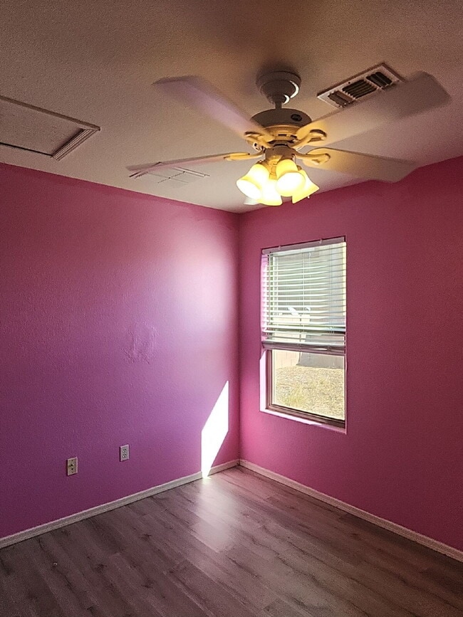 Building Photo - "Charming 3-Bedroom Oasis in Sahuarita - Spacious Living Awaits!"