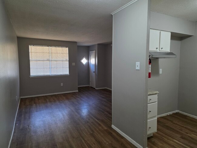 Building Photo - 3443 Rosamond Ave