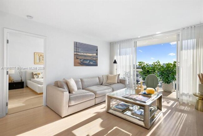 Building Photo - 1800 Sunset Harbour Dr