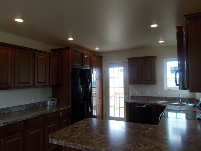 Building Photo - 3 Bed/ 2 Bath/ 2 Car Garage Newer Construction in Billings Heights