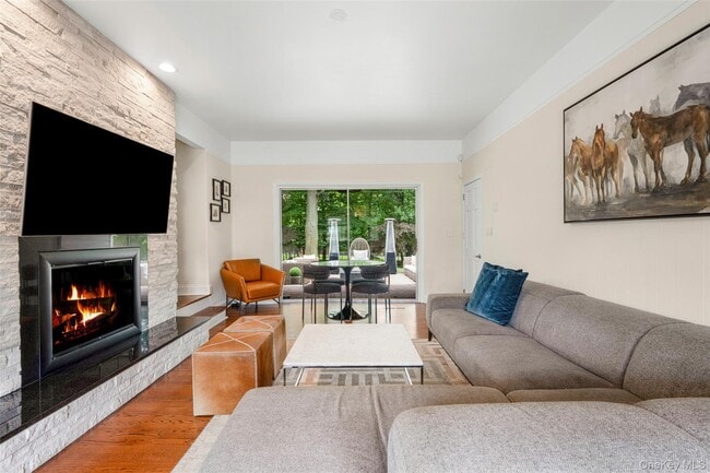 Building Photo - 6 Trails End