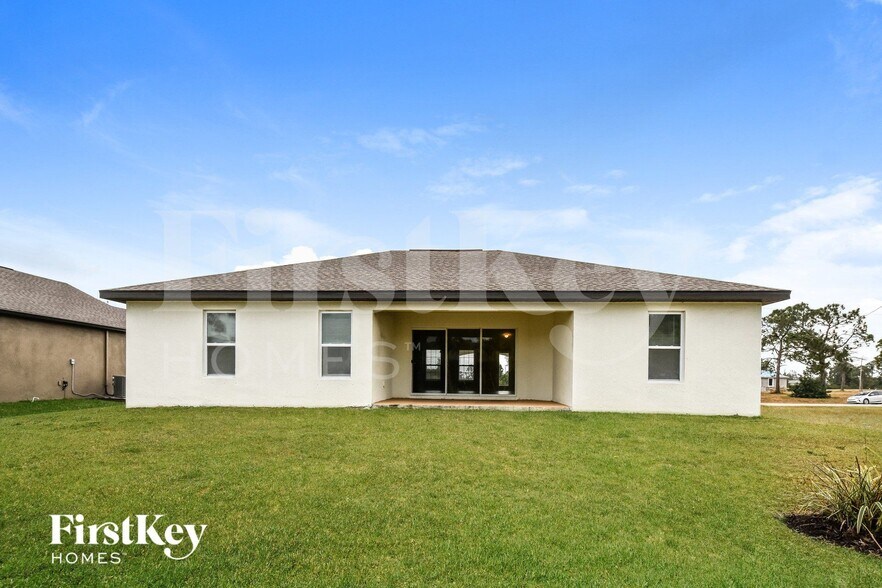 Building Photo - 2912 NW 18th Pl