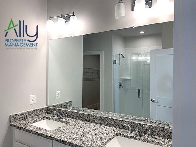 Building Photo - 822 Wesley Ln