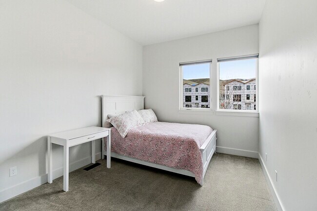 Building Photo - 6777 E Warm Springs Ave