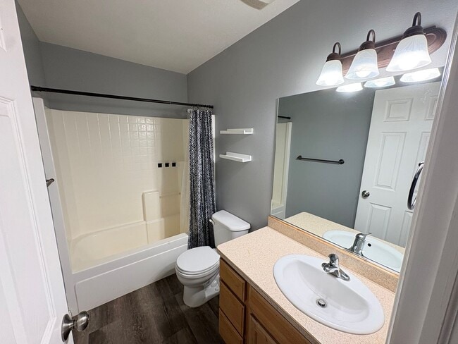 Building Photo - Furnished Housing
