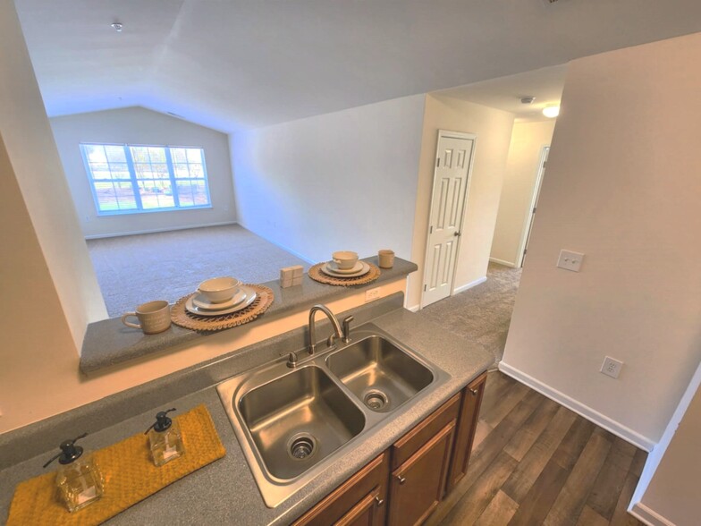 2BR, 2BA - 1232SQFT - Vaulted Ceilings - Rehobeth Pointe Apartments