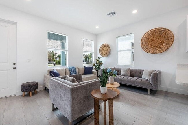 Building Photo - 3188 Hiawatha Ave