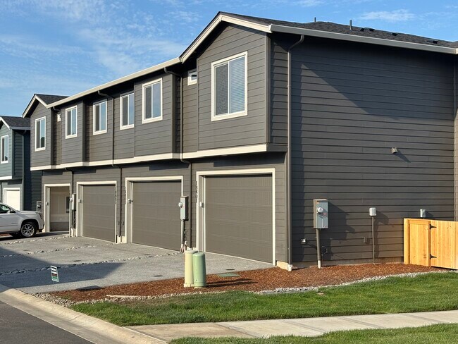 Building Photo - 18401 NE 43rd Pl