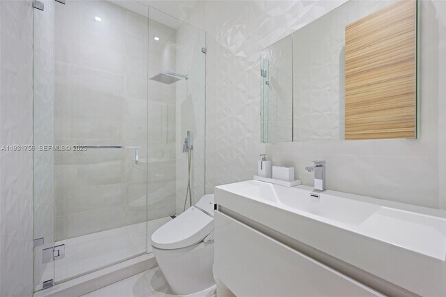 Building Photo - 3260 NE 165th St