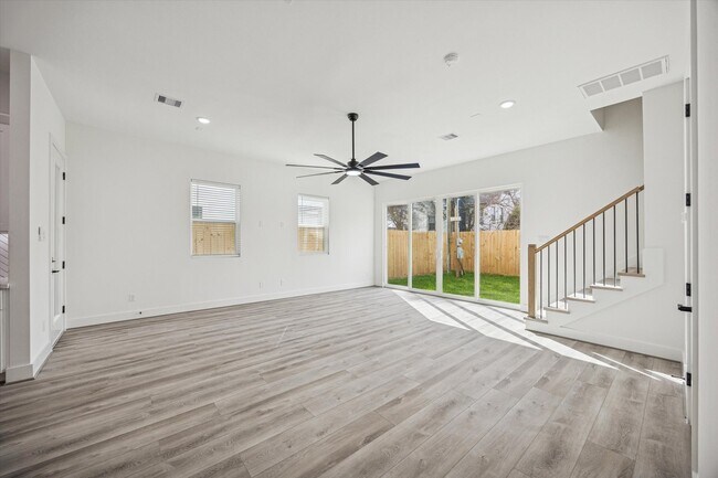 Building Photo - 6642 Lozier St