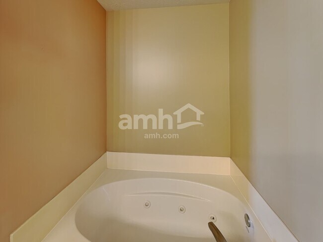 Building Photo - 1376 Blue Ridge Ln