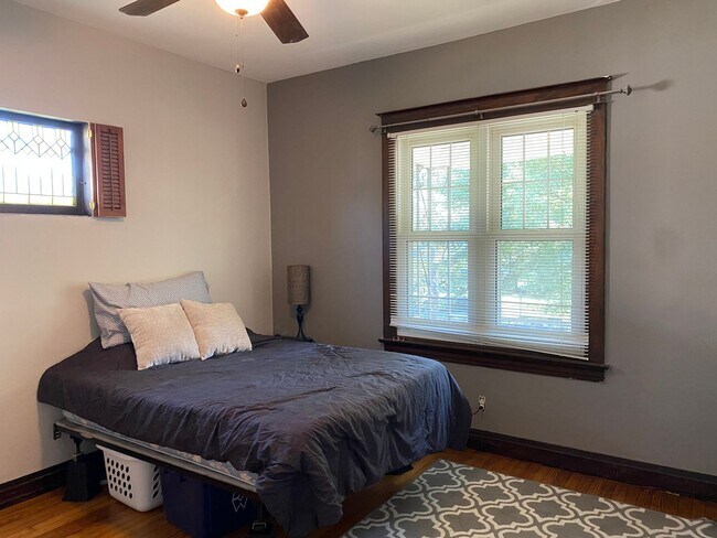 Building Photo - Beautiful Renovation in the Desirable South Hampton Neighborhood