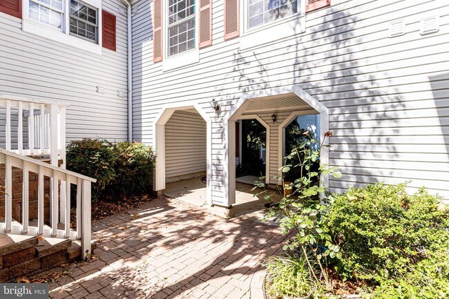 Building Photo - 2911 S Woodstock St