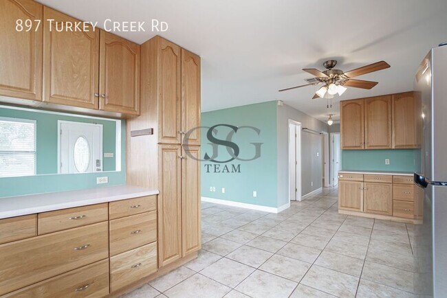 Building Photo - 897 Turkey Creek Rd
