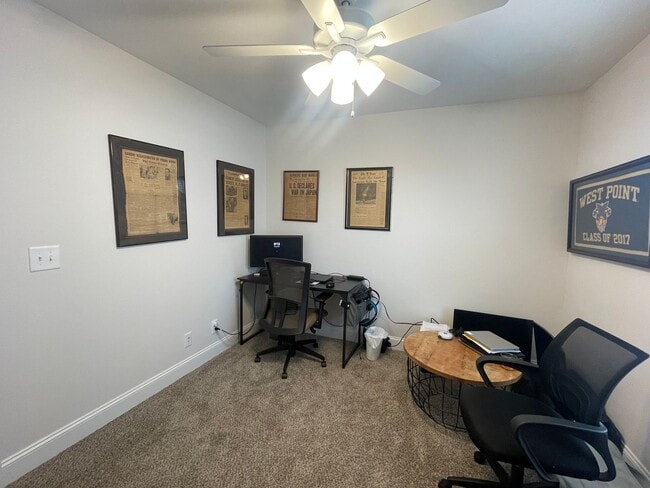 Building Photo - 4 Bedroom Pet Friendly Home For Rent with Club House, Comm. Pool, & Comm Gym Access!