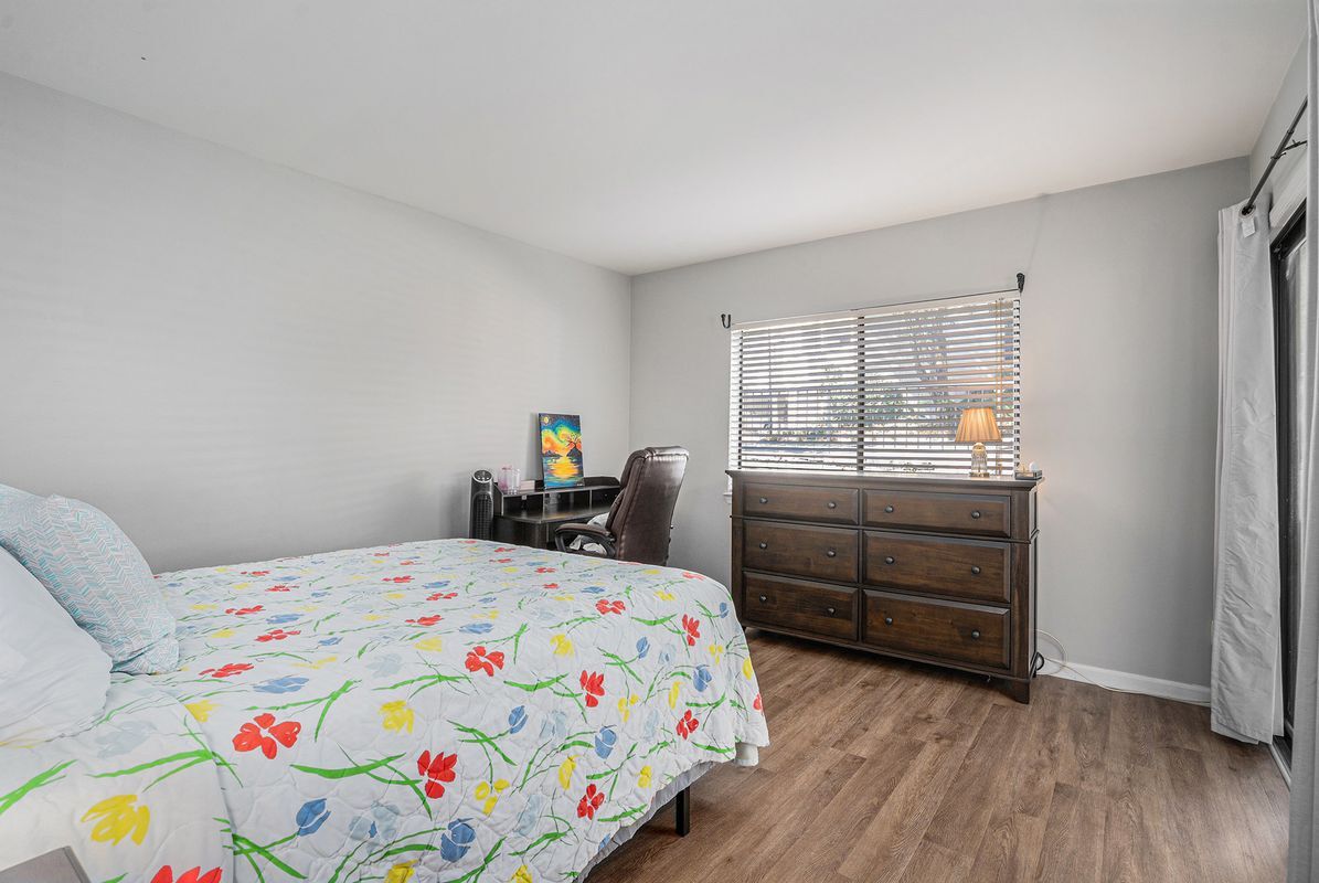 Building Photo - 3813 Paces Ferry W