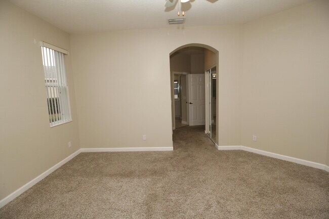 Building Photo - 523 Gardendale Cir SE