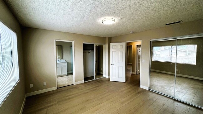 Building Photo - Modern Renovated 3-Bedroom Townhome in Gated Montclair Community | Pet-Friendly | 2-Car Garage | ...