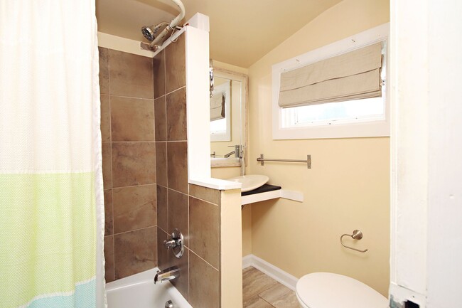 Building Photo - Charming Pet-Friendly Belmont Home