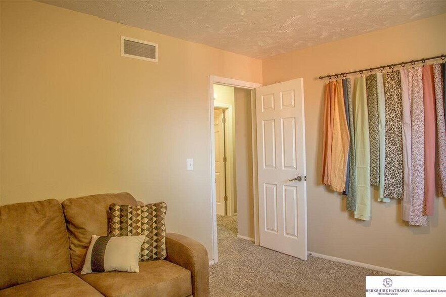 Building Photo - 1901 Winnie Dr