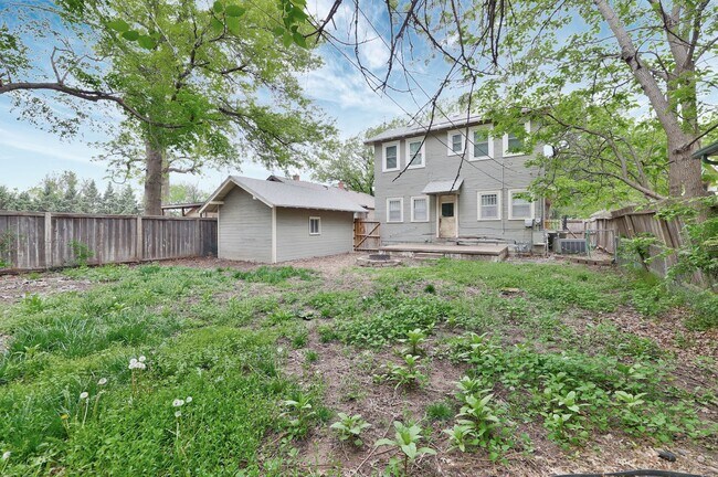 Building Photo - 420 S Green St