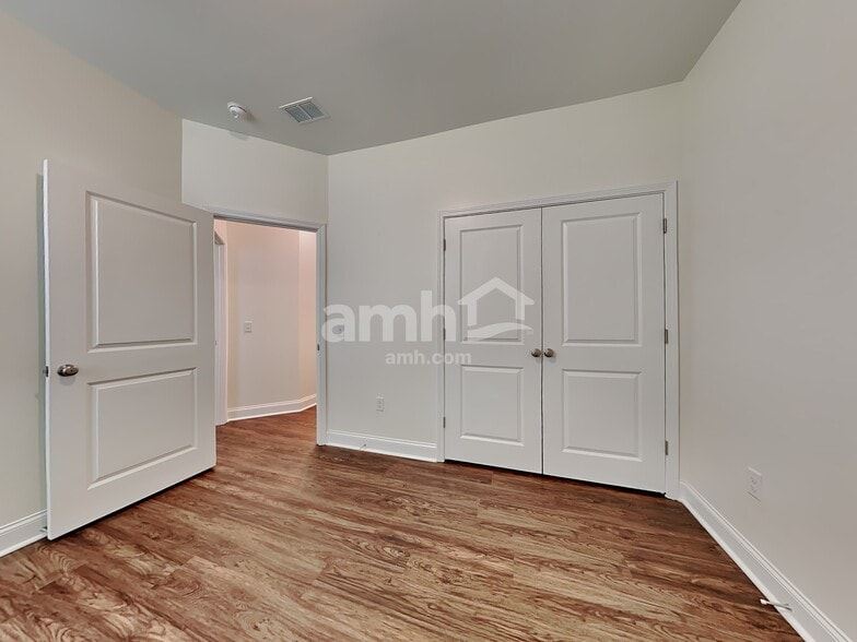 Building Photo - 513 West St