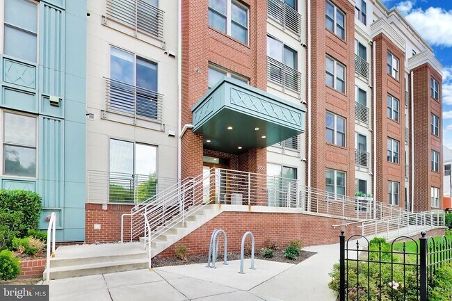 Building Photo - 1350 Maryland Ave NE