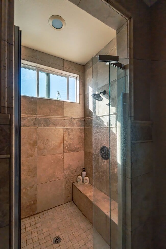 Building Photo - 1410 Encino Ave