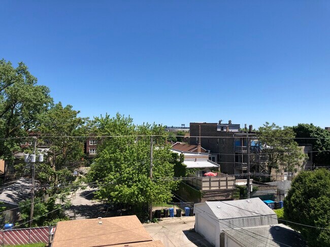 Building Photo - 827 W 33rd Pl