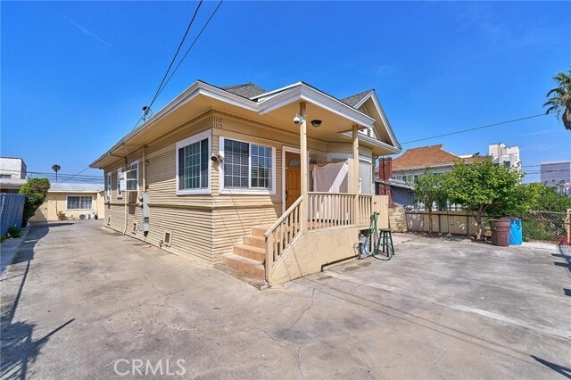 Building Photo - 1115 S Mariposa Ave