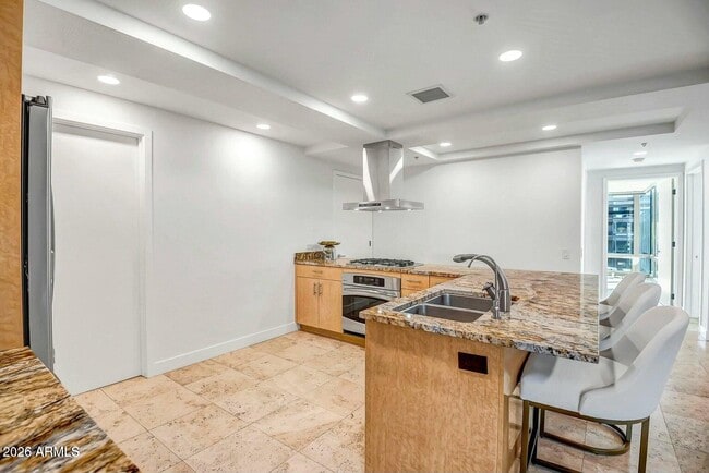 Building Photo - 7121 E Rancho Vista Dr