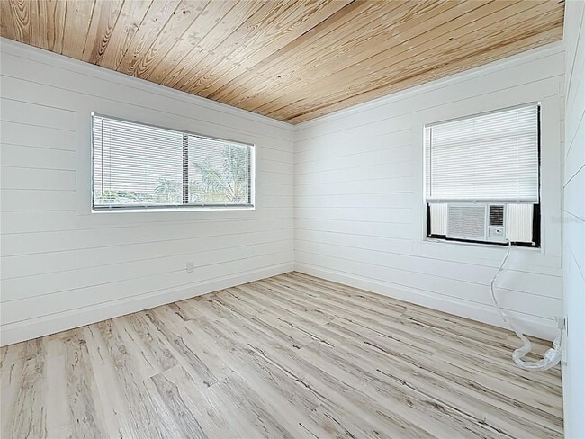 Building Photo - 497 Normandy Rd
