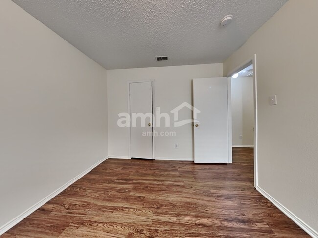 Building Photo - 524 Richmond Park Ln