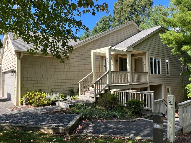 Building Photo - 12 Boulevard Dr