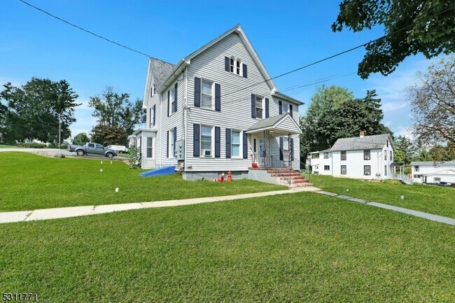 Building Photo - 27 Brighton Rd