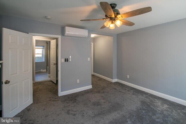 Building Photo - 187 Conarroe St