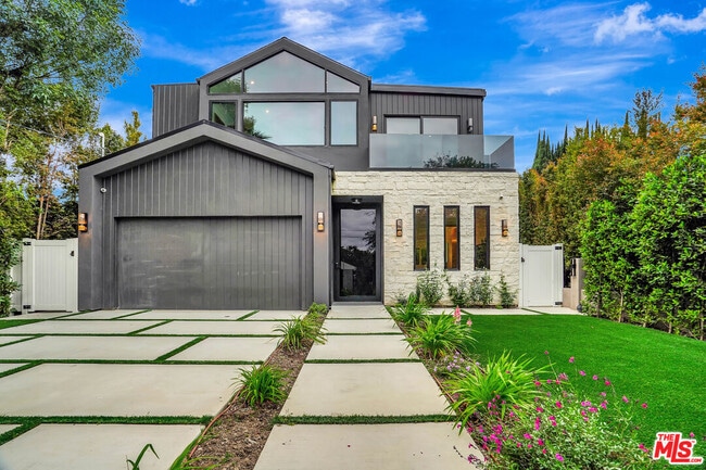 Building Photo - 15602 Morrison St