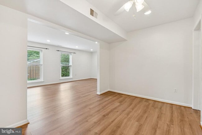 Building Photo - 3881 Persimmon Cir