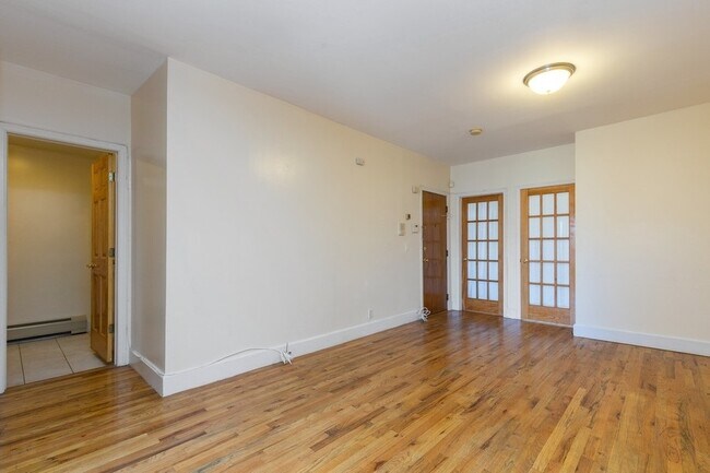 Building Photo - 204 Christopher Columbus Dr