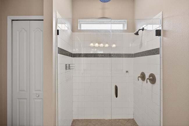 Building Photo - 104 Riachuelo Ln