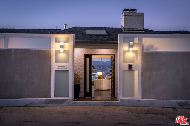 Building Photo - 7177 Pacific View Dr