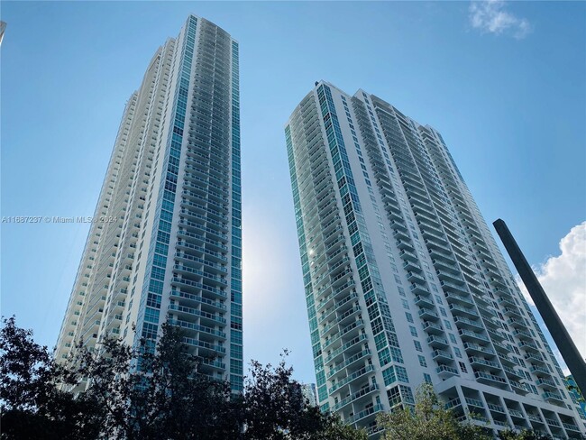 Building Photo - 950 Brickell Bay Dr