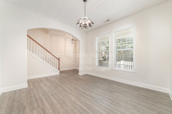 Building Photo - 1622 Wilburn Park Ln NW