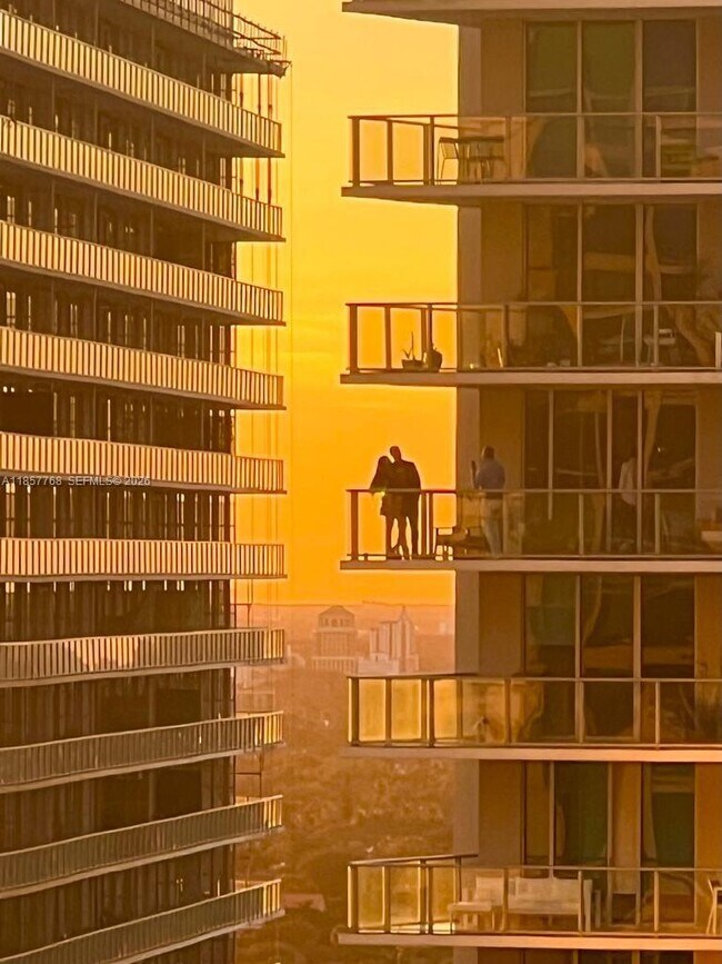 Building Photo - 1060 Brickell Ave