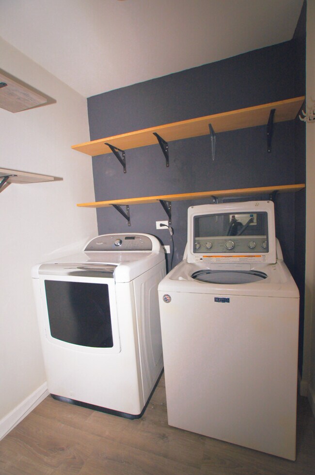 Building Photo - 1415 Wesley Ct