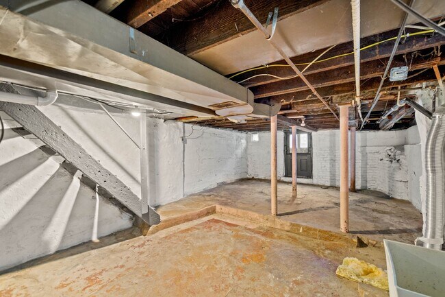 Building Photo - Beautiful 4 bedroom home in Coraopolis available June 1!