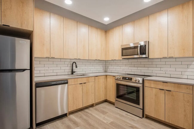 Building Photo - 1856 Park Avenue