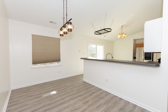 Building Photo - Great home in Hubert