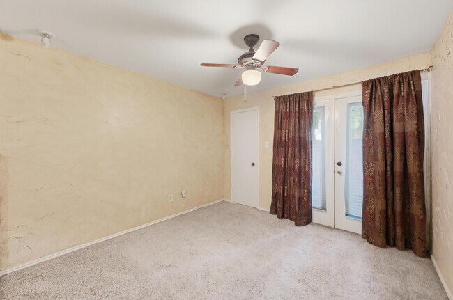 Building Photo - 2311 Basil Dr